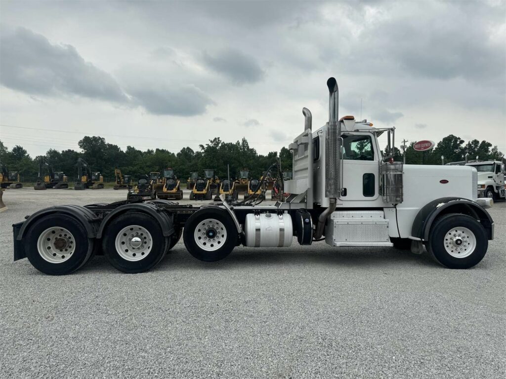 2011 Peterbilt 389 Tri Axle Day Cab Truck – Cummins 600HP, 18 Speed Ultrashift Manual