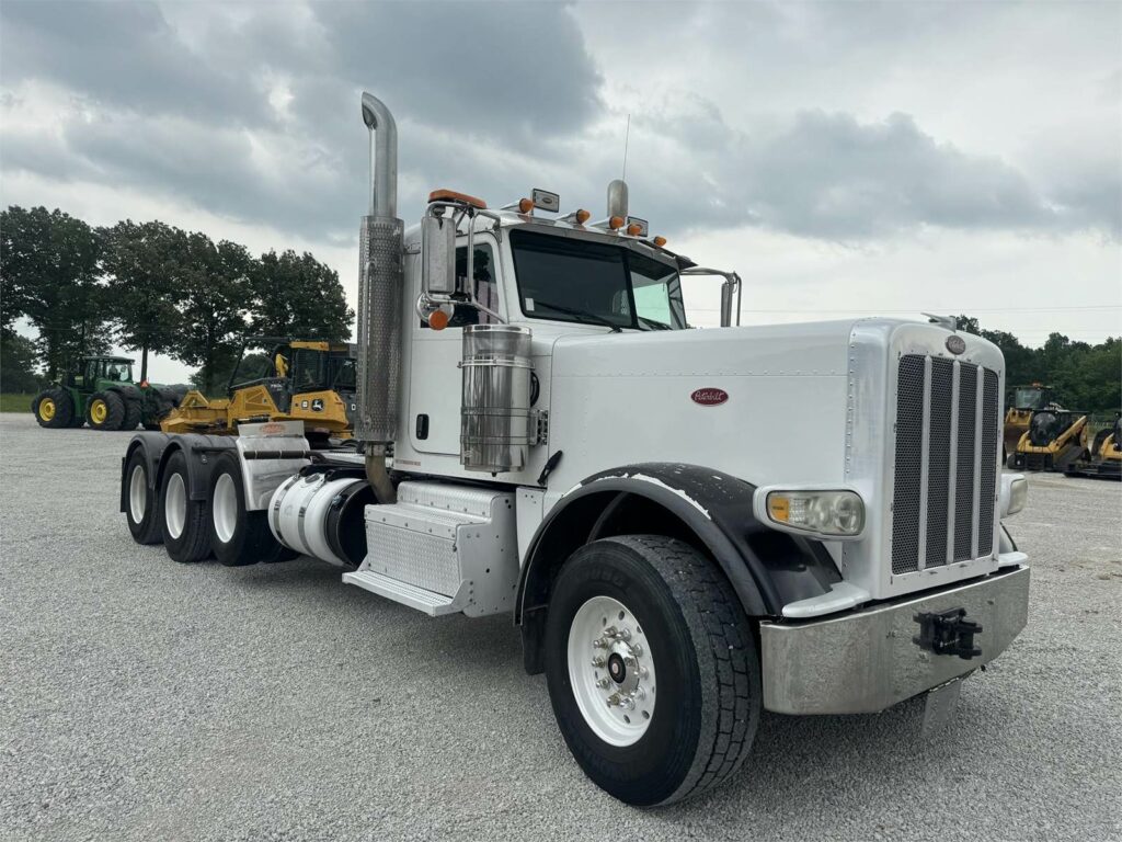 2011 Peterbilt 389 Tri Axle Day Cab Truck – Cummins 600HP, 18 Speed Ultrashift Manual