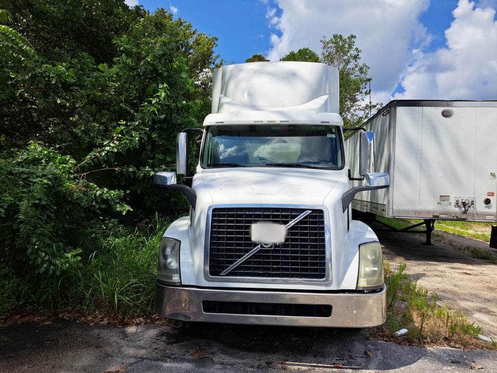 2015 Volvo VNL64T300 T/A Day Cab
