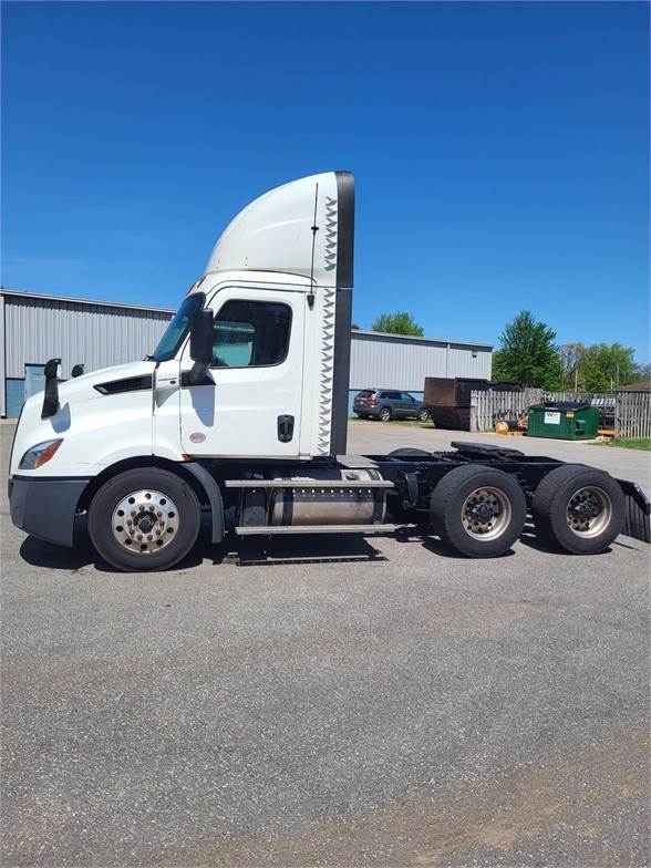 2019 Volvo VNL64T300 Day Cab Truck – D13 410HP, Automatic