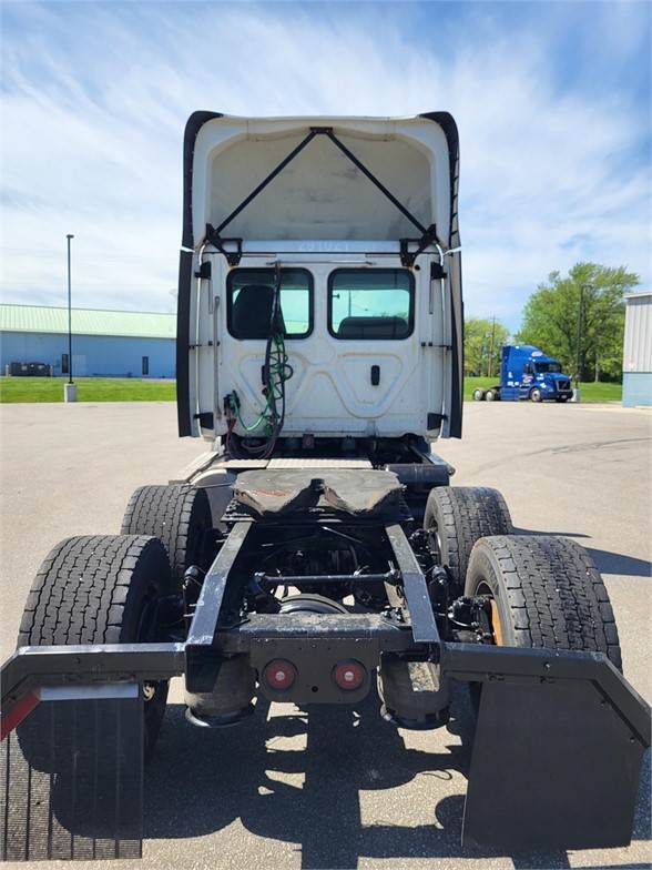 2019 Volvo VNL64T300 Day Cab Truck – D13 410HP, Automatic