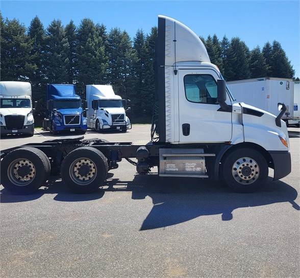 2019 Volvo VNL64T300 Day Cab Truck – D13 410HP, Automatic