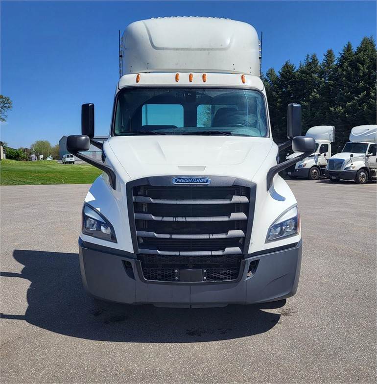 2019 Volvo VNL64T300 Day Cab Truck – D13 410HP, Automatic