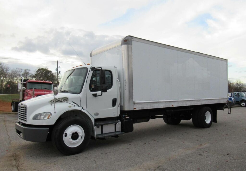 2013 Freightliner M2 106 24 ft Box Truck – 220HP, Automatic, Roll up Door, Liftgate