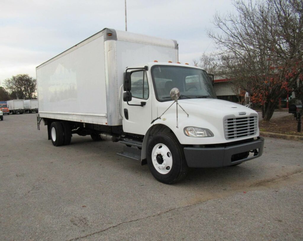 2013 Freightliner M2 106 24 ft Box Truck – 220HP, Automatic, Roll up Door, Liftgate