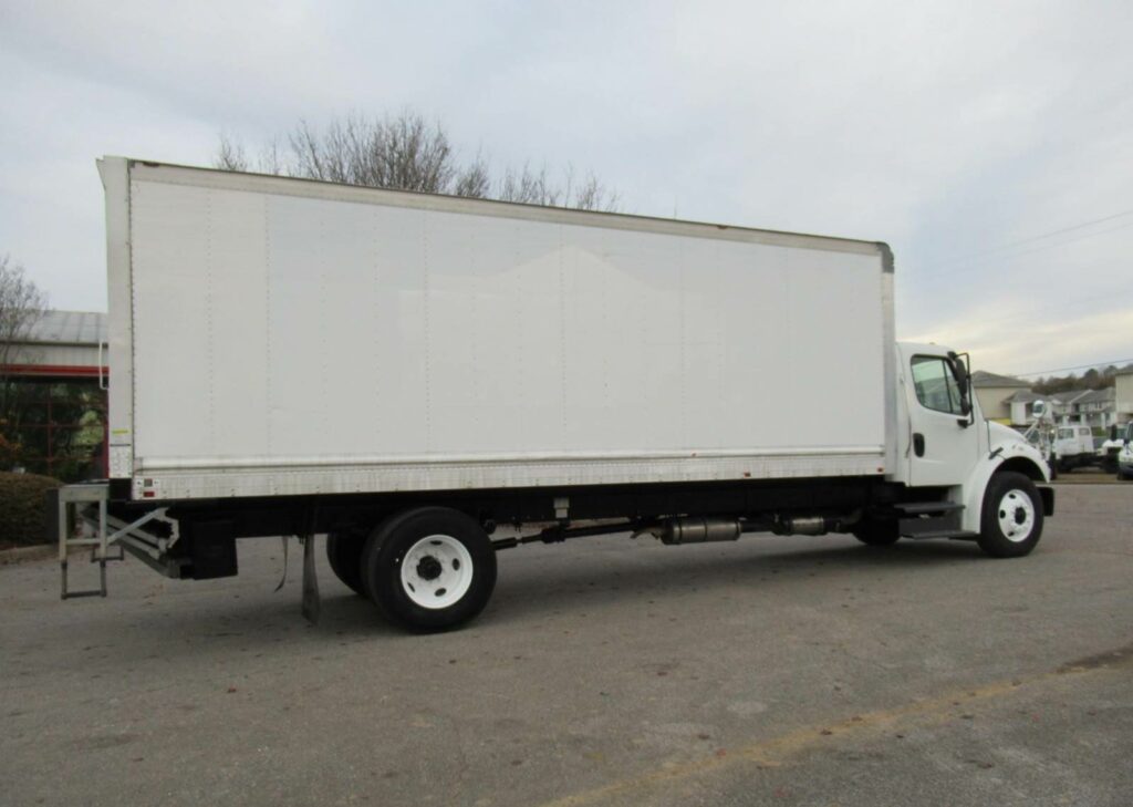 2013 Freightliner M2 106 24 ft Box Truck – 220HP, Automatic, Roll up Door, Liftgate