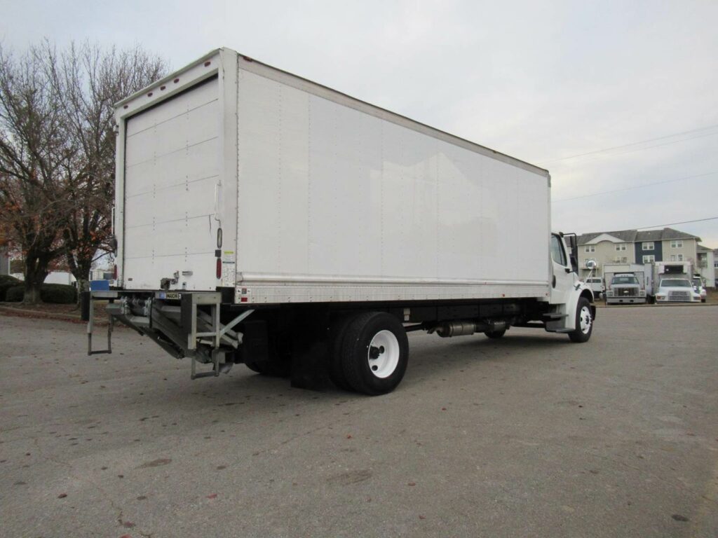 2013 Freightliner M2 106 24 ft Box Truck – 220HP, Automatic, Roll up Door, Liftgate