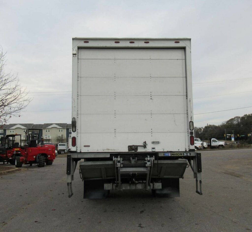 2013 Freightliner M2 106 24 ft Box Truck – 220HP, Automatic, Roll up Door, Liftgate