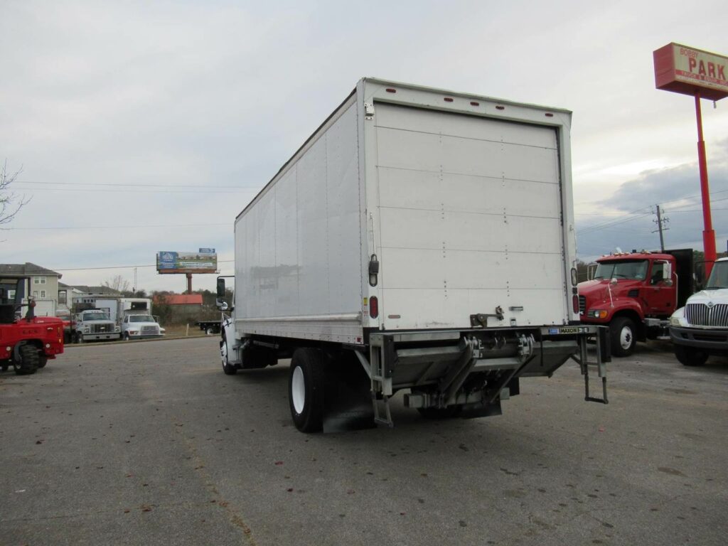 2013 Freightliner M2 106 24 ft Box Truck – 220HP, Automatic, Roll up Door, Liftgate