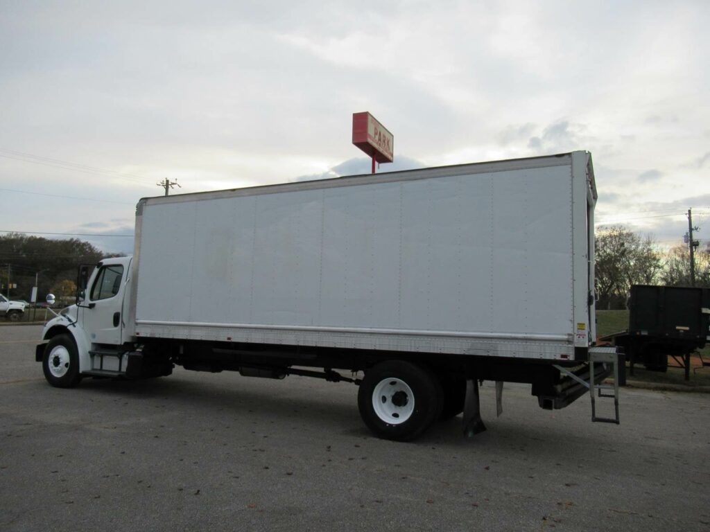 2013 Freightliner M2 106 24 ft Box Truck – 220HP, Automatic, Roll up Door, Liftgate