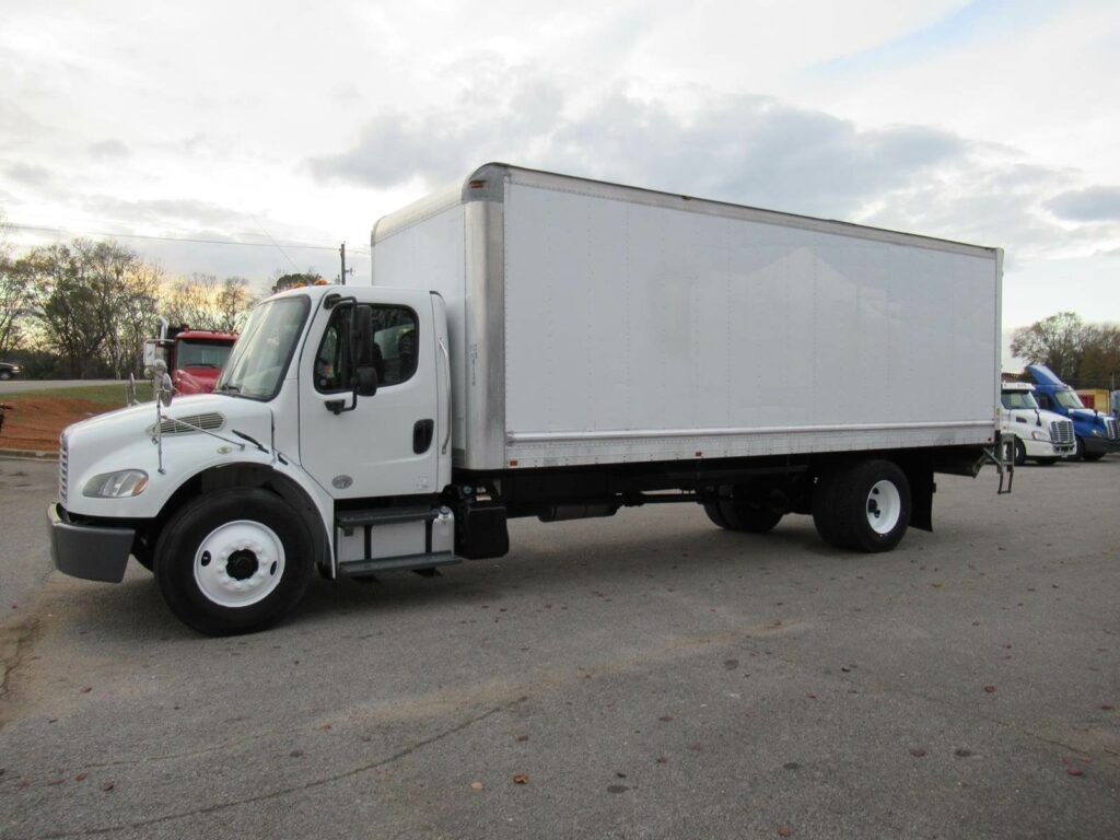 2013 Freightliner M2 106 24 ft Box Truck – 220HP, Automatic, Roll up Door, Liftgate