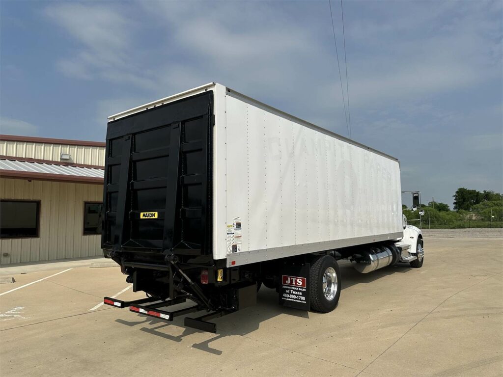 2018 Peterbilt 337 26 ft Box Truck – 260HP, 6 Speed Automatic, Liftgate