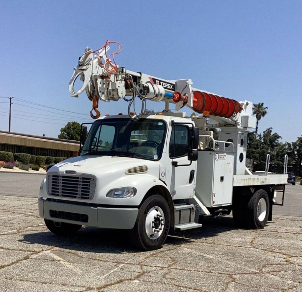 2014 Freightliner M2 106 Digger Derrick Truck – Cummins, 250HP