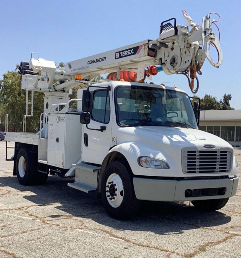 2014 Freightliner M2 106 Digger Derrick Truck – Cummins, 250HP