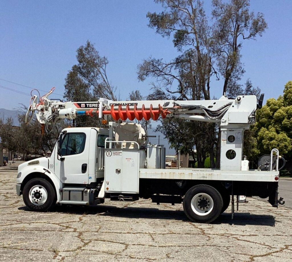 2014 Freightliner M2 106 Digger Derrick Truck – Cummins, 250HP