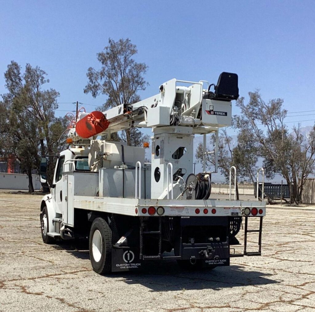 2014 Freightliner M2 106 Digger Derrick Truck – Cummins, 250HP