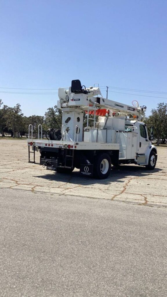 2014 Freightliner M2 106 Digger Derrick Truck – Cummins, 250HP