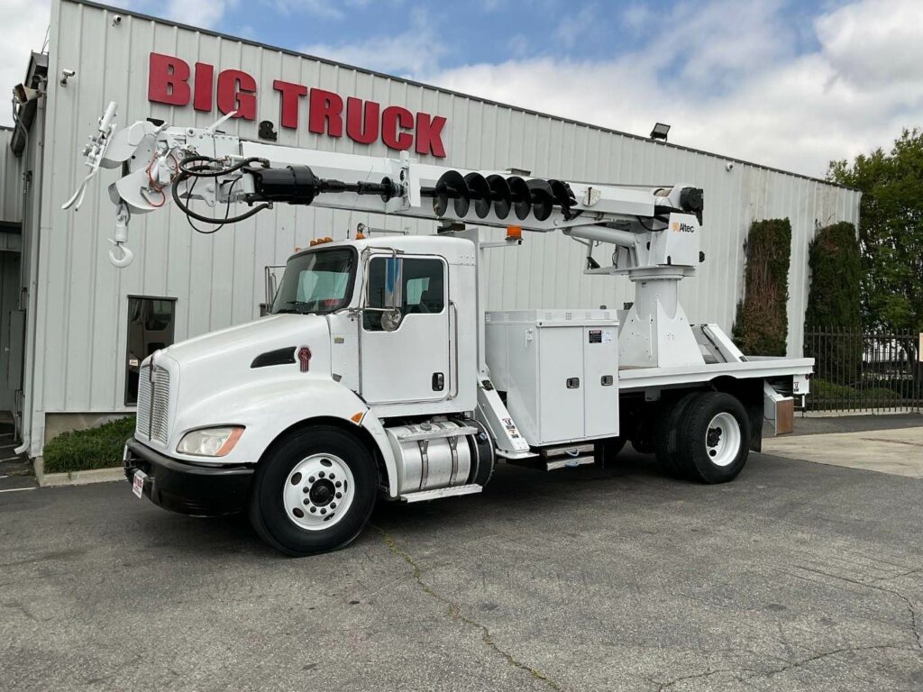 Kenworth T370 Single Axle Digger Derrick Truck – Automatic, 2014 ALTEC DC47 Digger Derrick