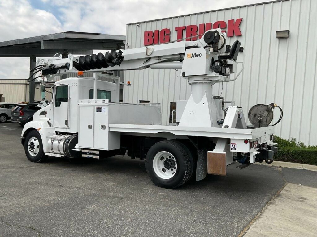 Kenworth T370 Single Axle Digger Derrick Truck – Automatic, 2014 ALTEC DC47 Digger Derrick