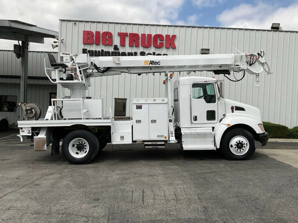 Kenworth T370 Single Axle Digger Derrick Truck – Automatic, 2014 ALTEC DC47 Digger Derrick