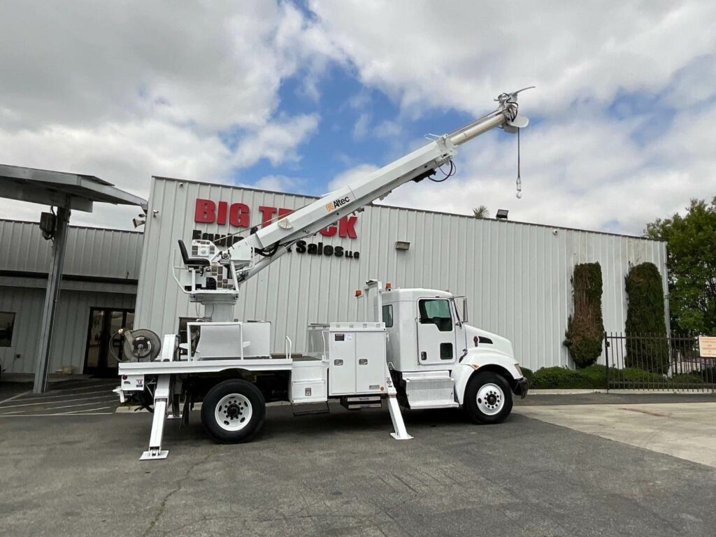 Kenworth T370 Single Axle Digger Derrick Truck – Automatic, 2014 ALTEC DC47 Digger Derrick