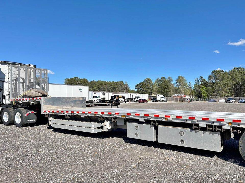 2018 Reitnouer 53ft Drop Deck Trailer – All Aluminum, Aluminum Floor, Rear Sliding Axle, Toolbox, Ramps, Dunnage Rack, Big Bubba