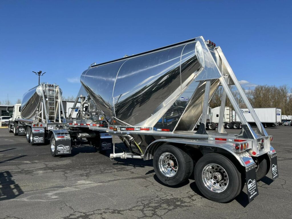 2025 Mac LTT ALUMINUM 750 CUBIC FT PNEUMATIC DOUBLES Dry Bulk / Pneumatic Tank Trailer