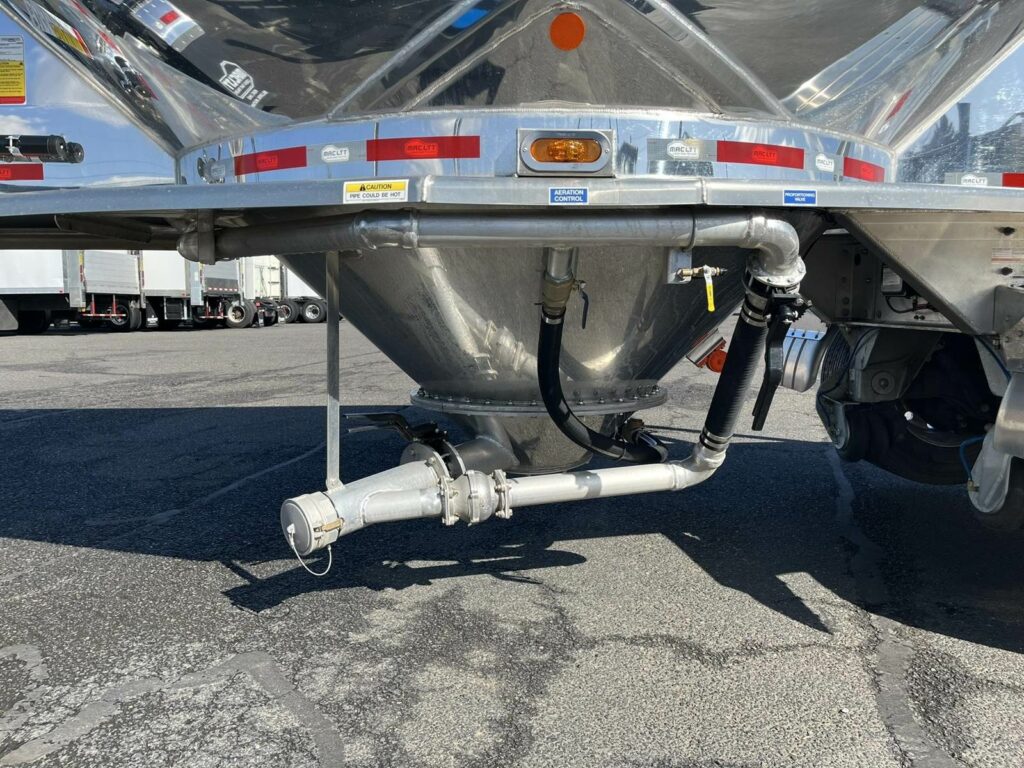 2025 Mac LTT ALUMINUM 750 CUBIC FT PNEUMATIC DOUBLES Dry Bulk / Pneumatic Tank Trailer