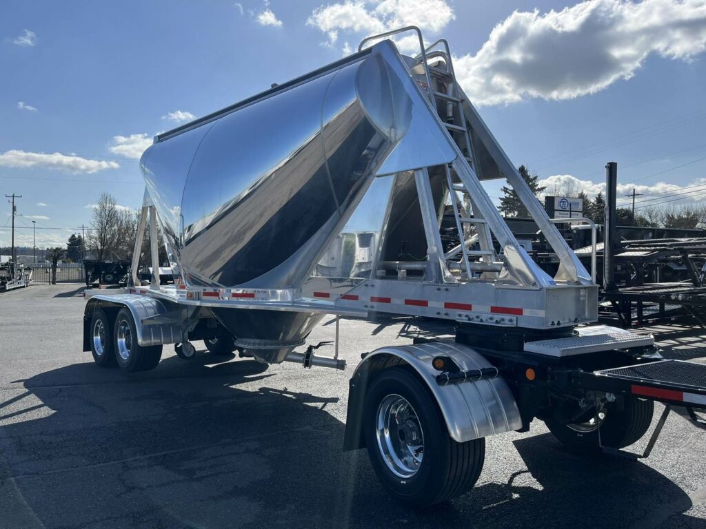 2025 Mac LTT ALUMINUM 750 CUBIC FT PNEUMATIC DOUBLES Dry Bulk / Pneumatic Tank Trailer