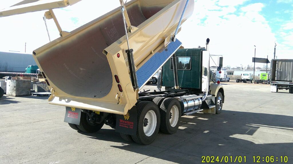 2005 Kenworth T800 Dump Truck