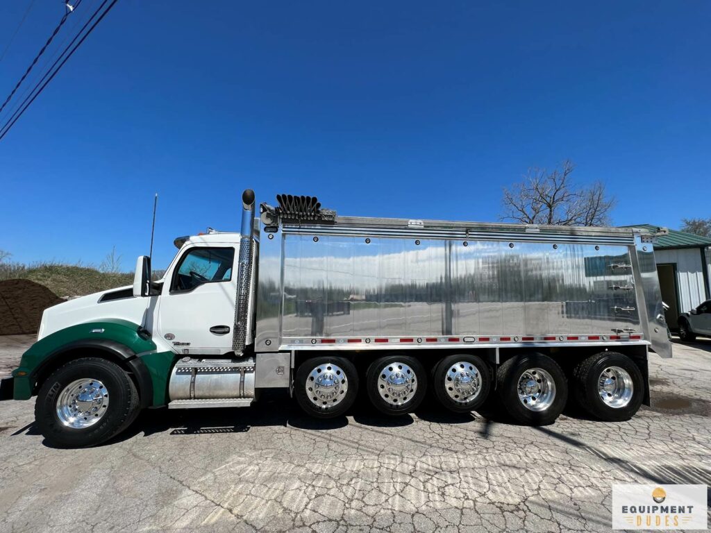 2020 Kenworth T880 Quint Axle Dump Truck - HandshakeFleet