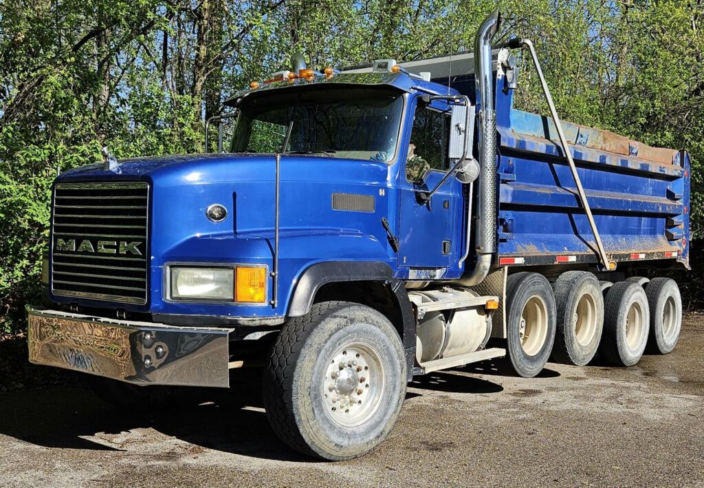 2005 Mack CL733 Dump Truck
