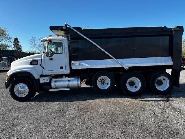 2006 Mack Granite CV713 Tri Axle Dump Truck – 427HP, 16′ Dump