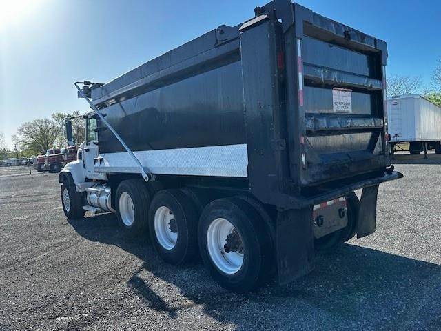 2006 Mack Granite CV713 Tri Axle Dump Truck – 427HP, 16′ Dump