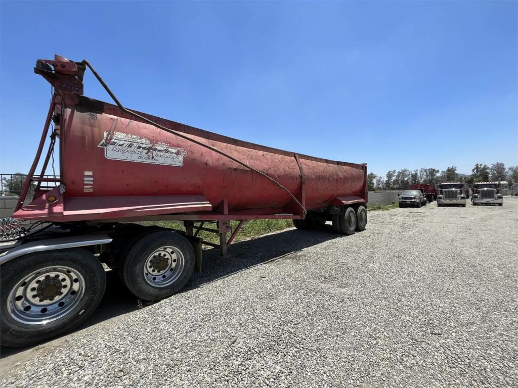 2010 Hanson 32 ft End Dump Trailer