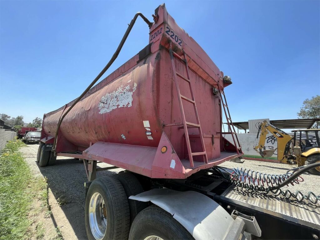 2010 Hanson 32 ft End Dump Trailer