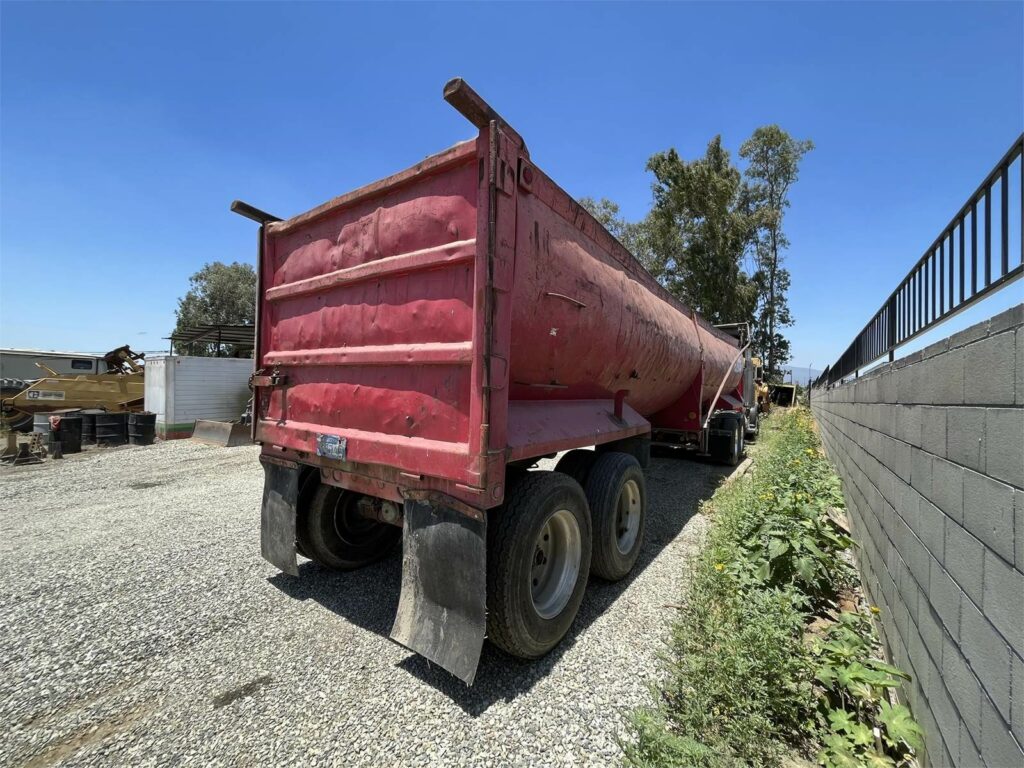 2010 Hanson 32 ft End Dump Trailer