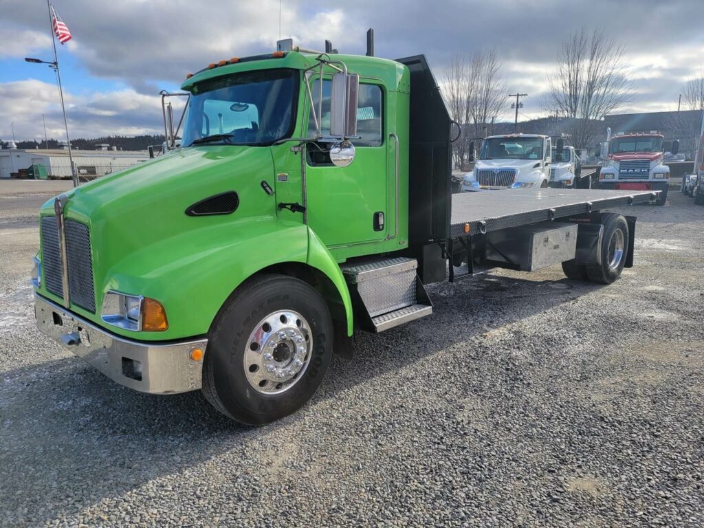 2007 Kenworth T300 20 ft Flatbed Dump Truck – 275HP, 6 Speed Allison Rds Automatic