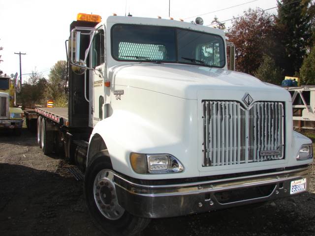 2000 International 9100 6X4 Flatbed Truck w / 13 Speed Fuller Transmission