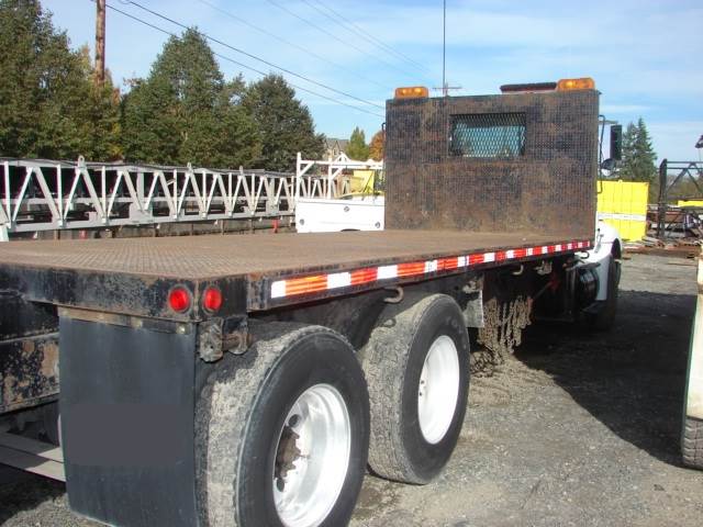 2000 International 9100 6X4 Flatbed Truck w / 13 Speed Fuller Transmission