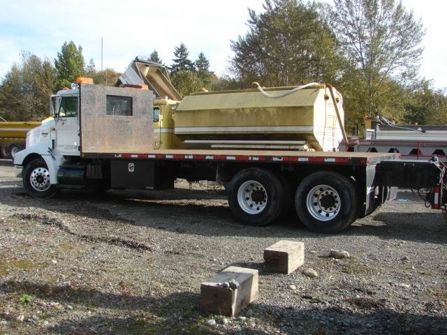 2000 International 9100 6X4 Flatbed Truck w / 13 Speed Fuller Transmission