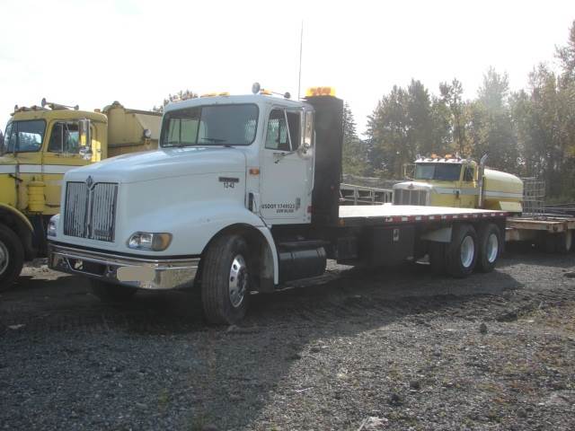 2000 International 9100 6X4 Flatbed Truck w / 13 Speed Fuller Transmission