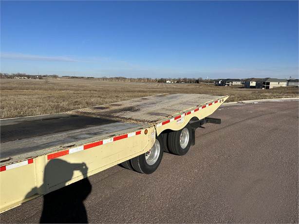 2006 Landoll 930-A Flatbed Trailer Traveling Axle Trailer Hydraulic Beaver Tail