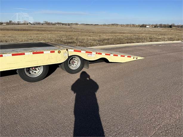 2006 Landoll 930-A Flatbed Trailer Traveling Axle Trailer Hydraulic Beaver Tail