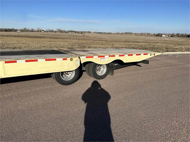 2006 Landoll 930-A Flatbed Trailer Traveling Axle Trailer Hydraulic Beaver Tail