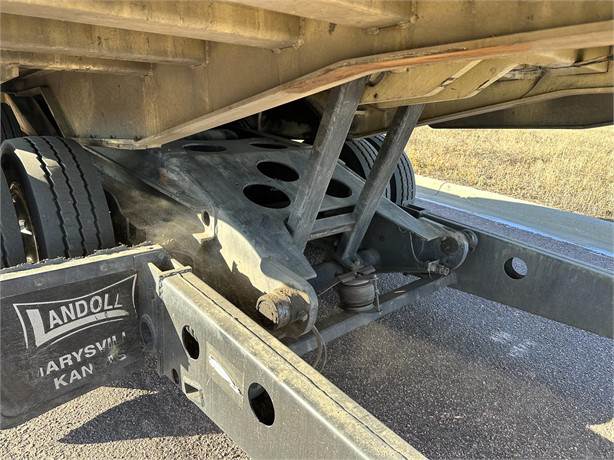 2006 Landoll 930-A Flatbed Trailer Traveling Axle Trailer Hydraulic Beaver Tail