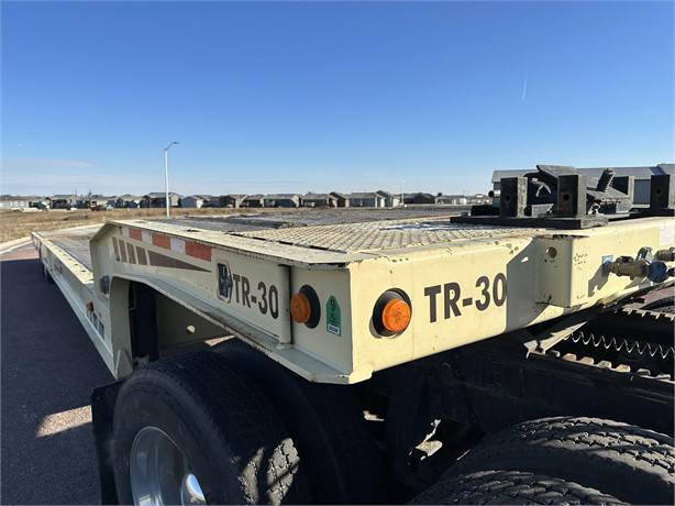 2006 Landoll 930-A Flatbed Trailer Traveling Axle Trailer Hydraulic Beaver Tail