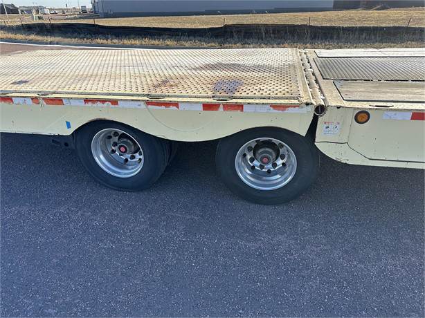 2006 Landoll 930-A Flatbed Trailer Traveling Axle Trailer Hydraulic Beaver Tail