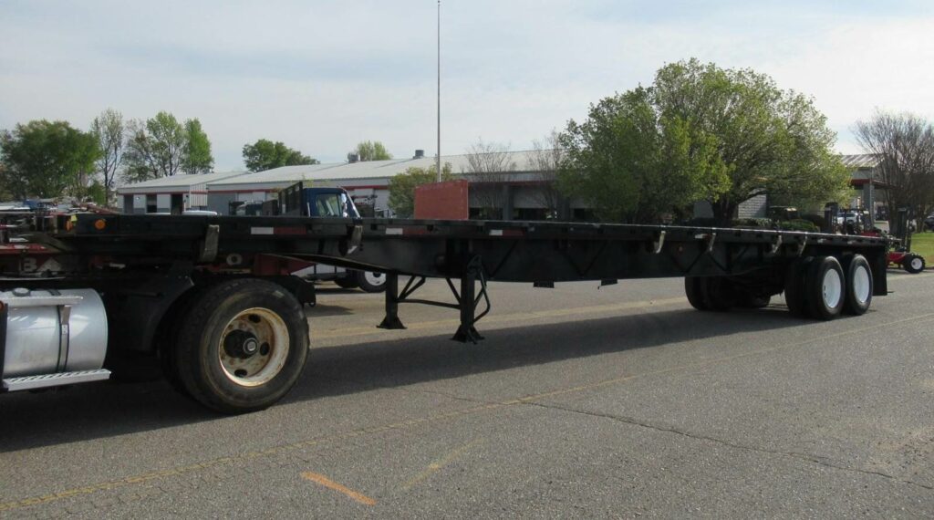 2004 Lufkin 48×102 Combination Flatbed Trailer – Spring, Sliding Axle