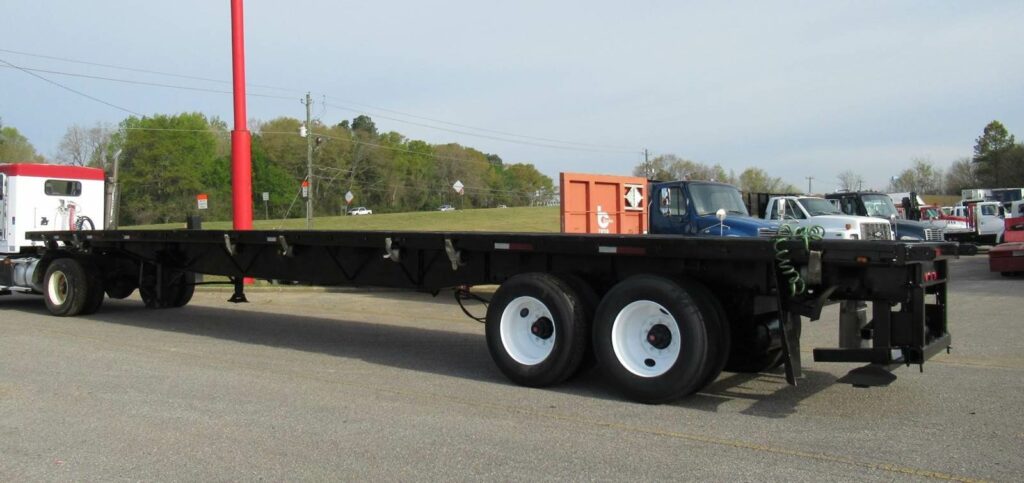 2004 Lufkin 48×102 Combination Flatbed Trailer – Spring, Sliding Axle